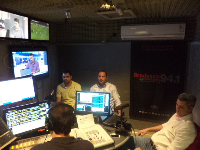 Participação na rádio Bradesco Esportes FM e no programa 'Os Donos da Bola'